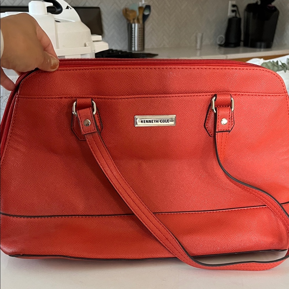 EUC Kenneth Cole | Coral Shoulder Bag